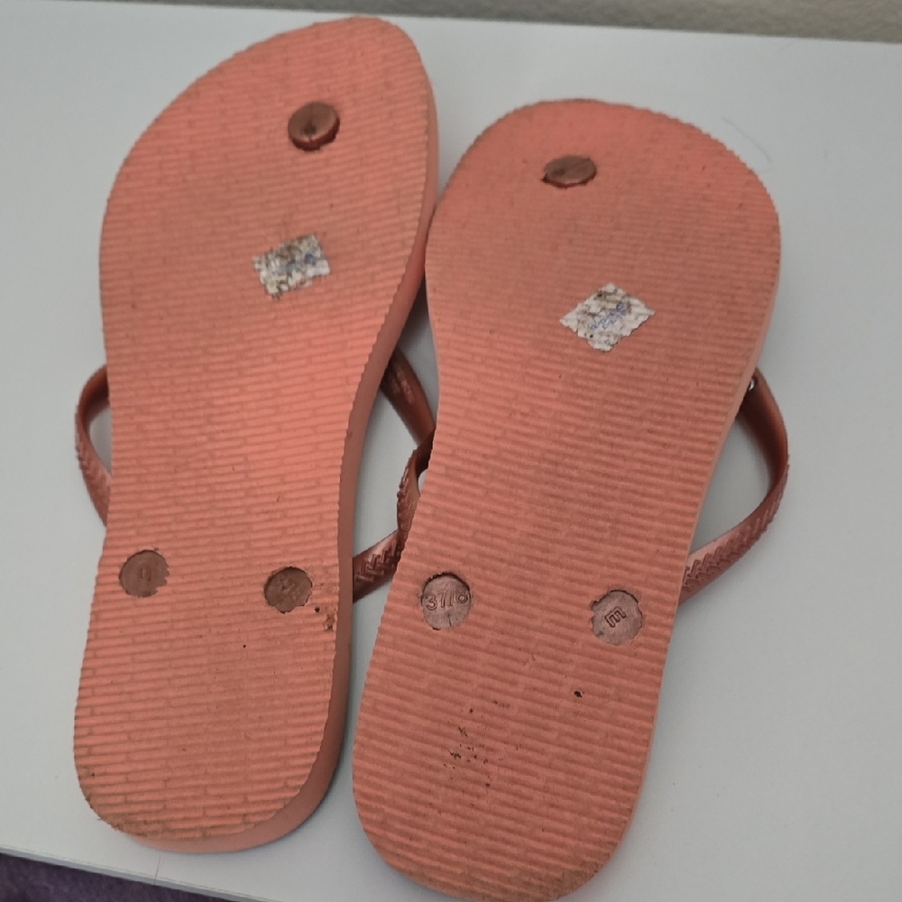 Havaianas Coral Flip Flops with Tropical Toucan Print and Rose Gold Straps - Picture 5 of 5
